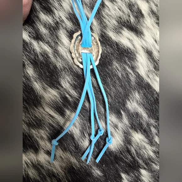 NWT Western Concho Bolo tie necklace Turquoise teal Leather - Picture 4 of 4